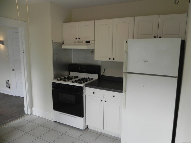 Building Photo - 186 Grasmere Ave