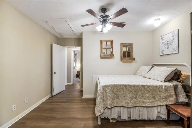 Building Photo - 27011 Azalea Ct