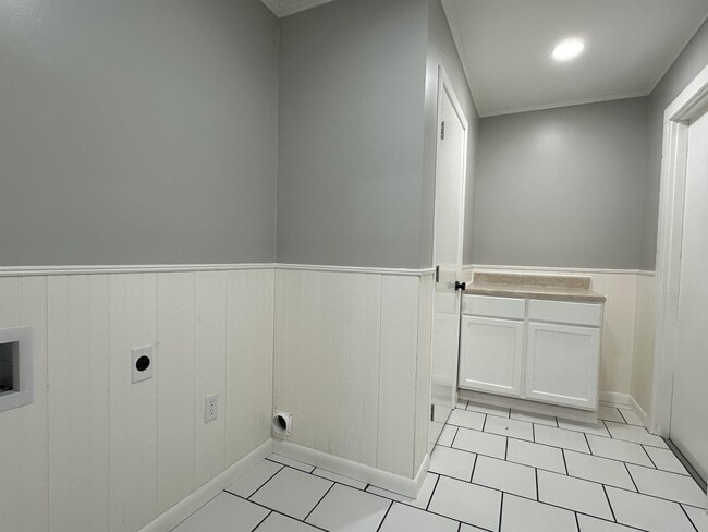 Building Photo - 7 Stanford Dr