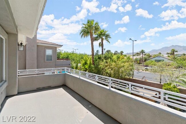 Building Photo - Recently remodeled 5 BEDROOMs/4 bathrooms,...