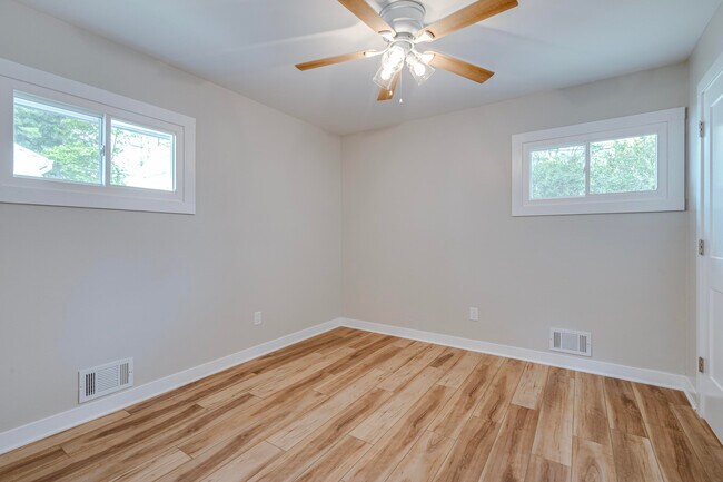 Building Photo - 1334 Miller Ave