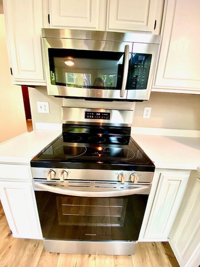 Building Photo - 4 Bedroom 2 bath Home in NW Boise