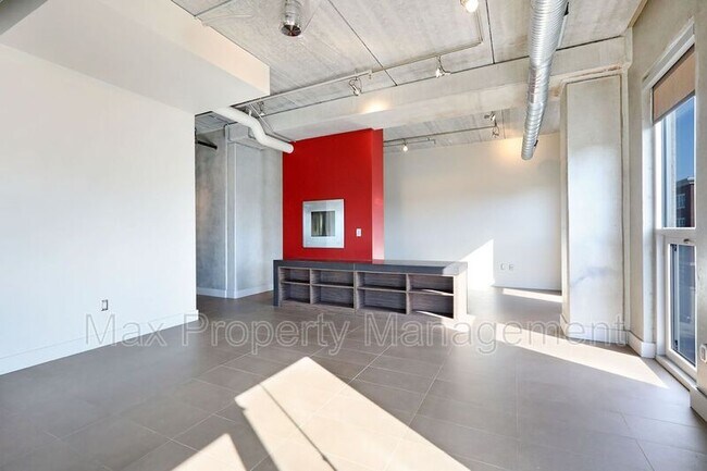 Building Photo - 309 E 5th St