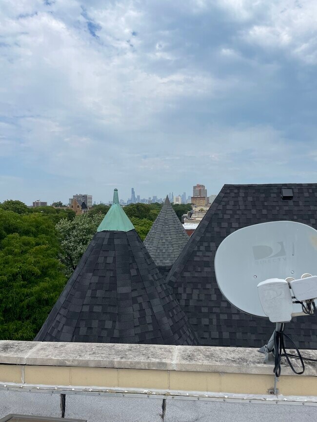 Building Photo - 4559 S King Dr