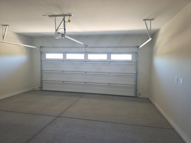 Building Photo - 18589 W Smoketree Dr