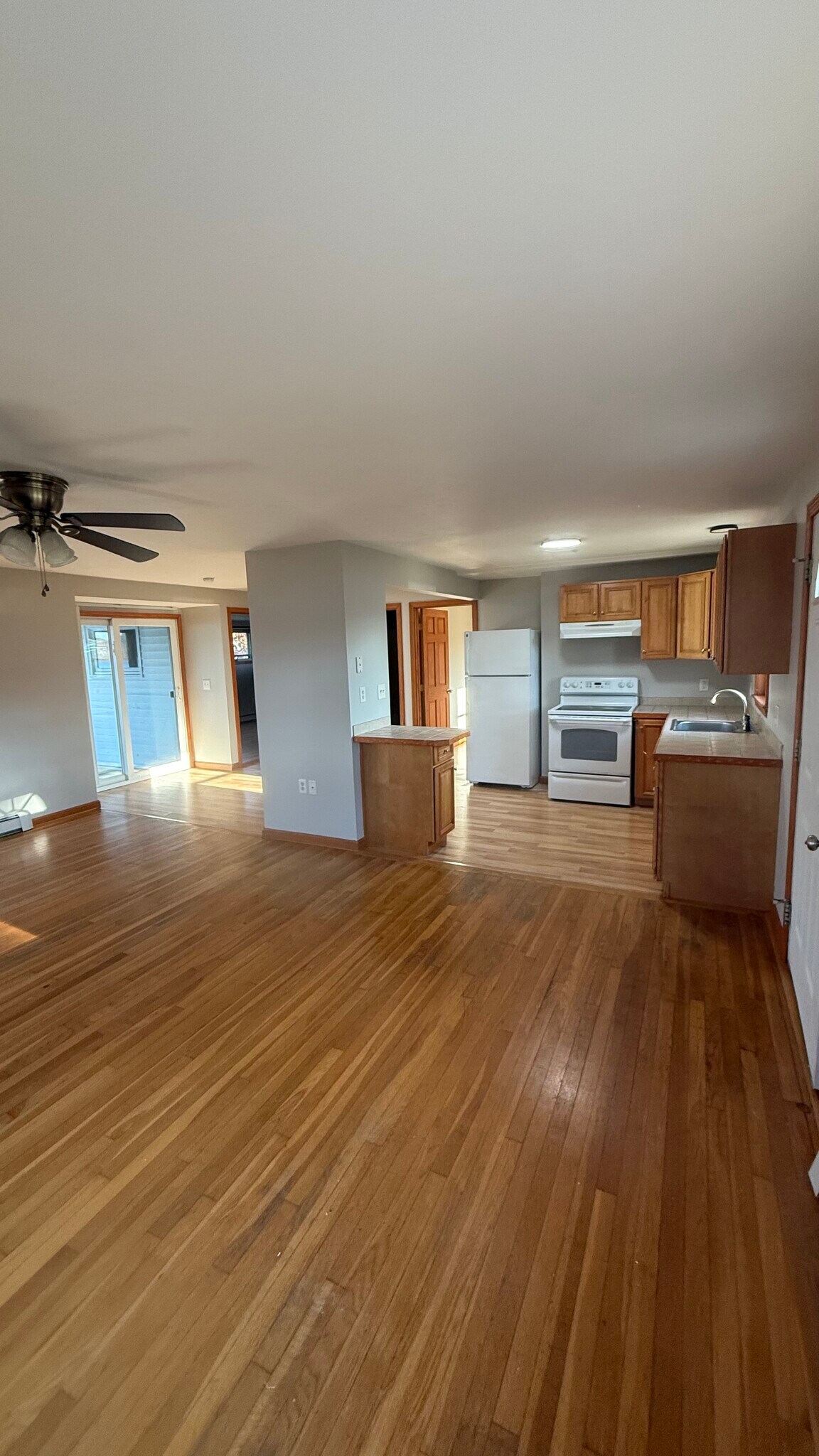 Building Photo - 41 Lakeview Pl