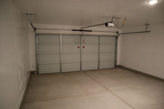 Building Photo - ~Pristine 2024 Luxury Home with Majestic Mountain Views~