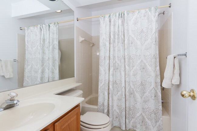 Building Photo - 707 Lions Gate Ln