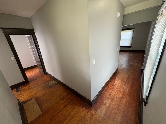 Building Photo - Large Kitchen, Hardwood Floors, Laundry included