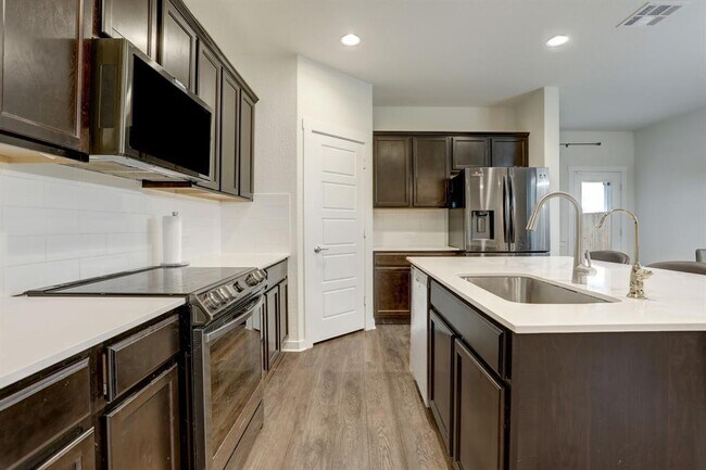 Building Photo - 113 Filifera Ct