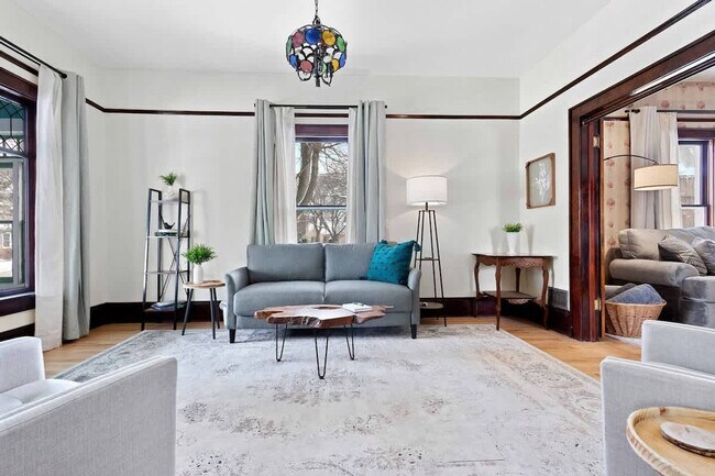 Building Photo - 100 W Main St