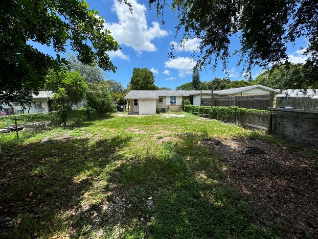 Building Photo - P2NPs Duplex 4915 - 4917 21st St W