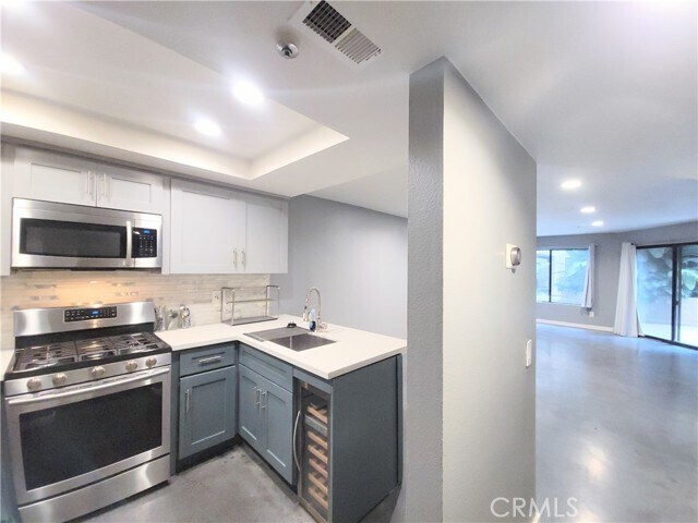 Building Photo - 550 Orange Ave