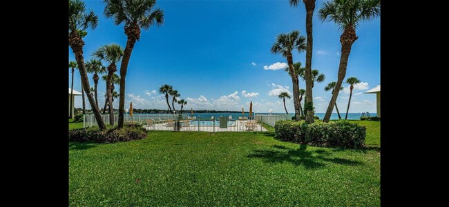 Building Photo - 7310 Sunshine Skyway Ln S