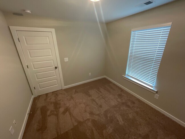 Building Photo - Home for Rent in Oak Grove, AL!! Available to View Now!!!