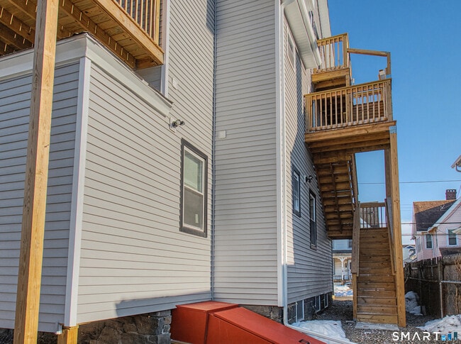 Building Photo - 144 Cottage St