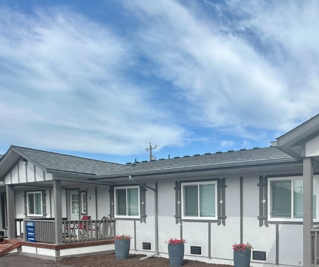 Building Photo - 140 Railroad Ave