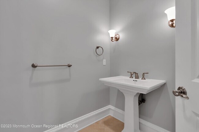 Building Photo - 1132 Oval Rd