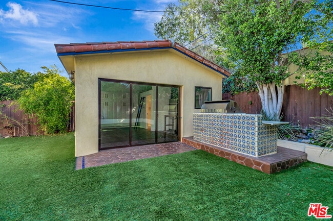 Building Photo - 10587 Holman Ave