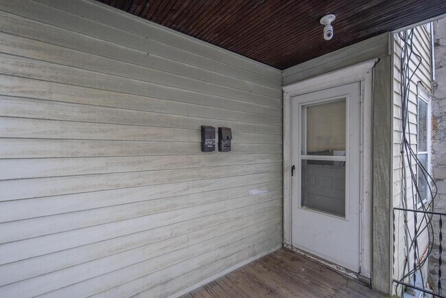 Building Photo - 1327 1st St