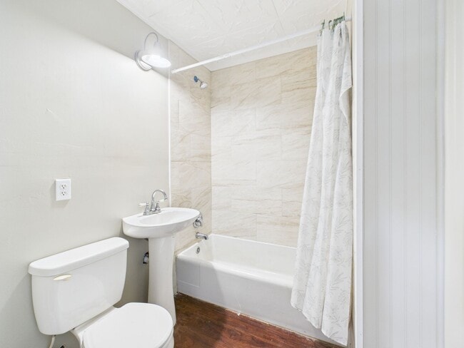 Building Photo - Harper TX Rental