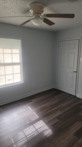Building Photo - 5434 N Miro St
