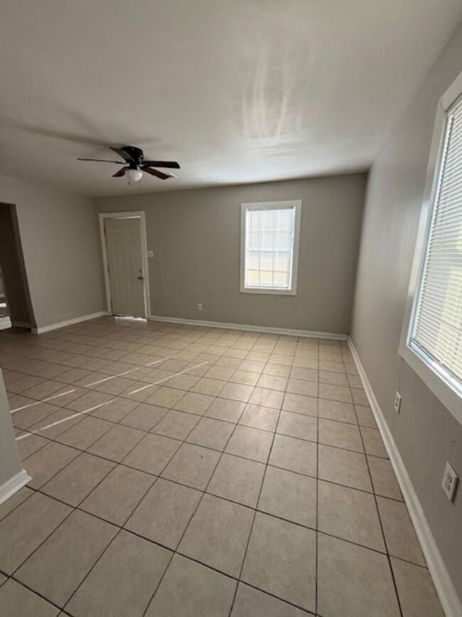 Building Photo - Completely Renovated House in central location