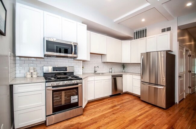 Building Photo - 80 Marion St