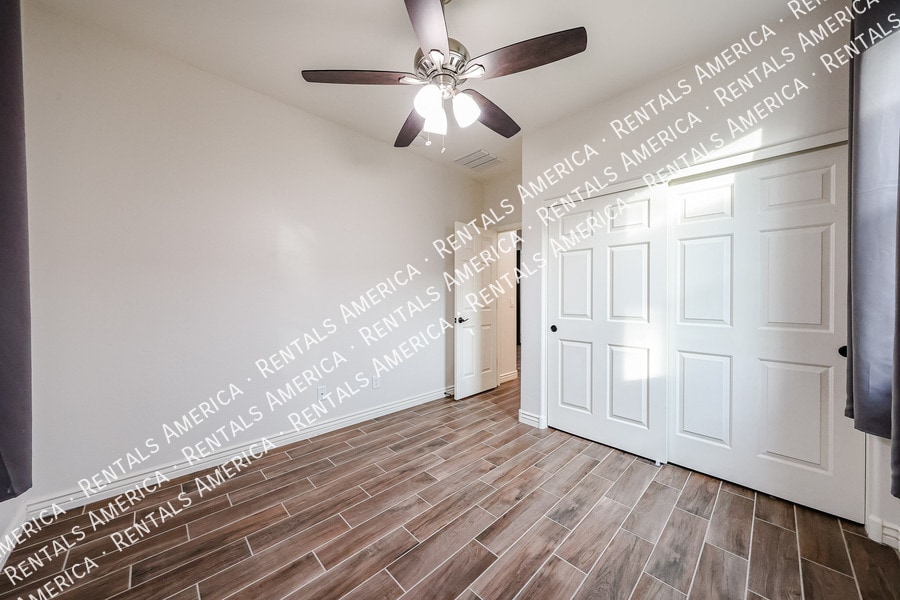 Building Photo - 2616 W Perola Dr