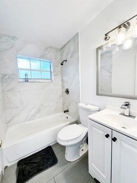 Building Photo - 207 Huron Pl