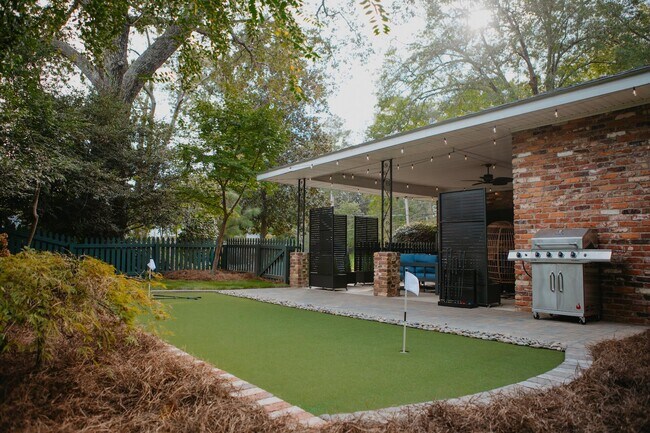 Building Photo - 946 Magnolia St SE