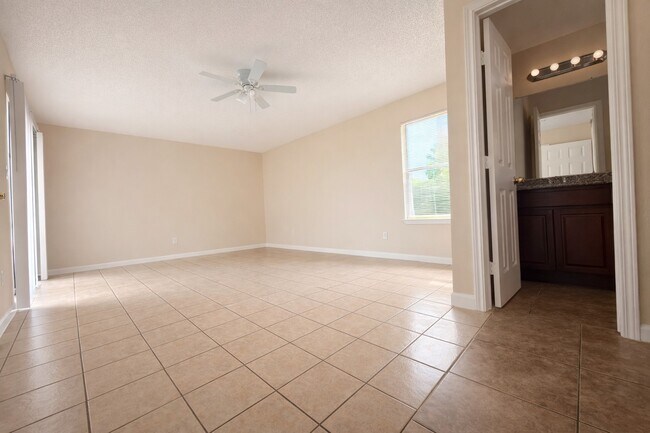 Building Photo - 2210 Sunset Trail