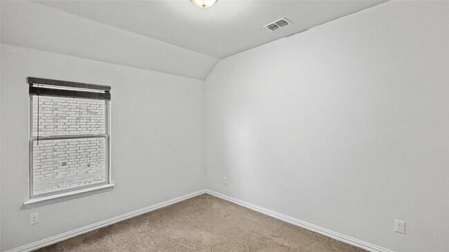 Building Photo - 16617 Hidden Cove Dr