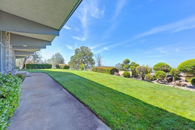 Building Photo - 1000 Grass Valley Hwy