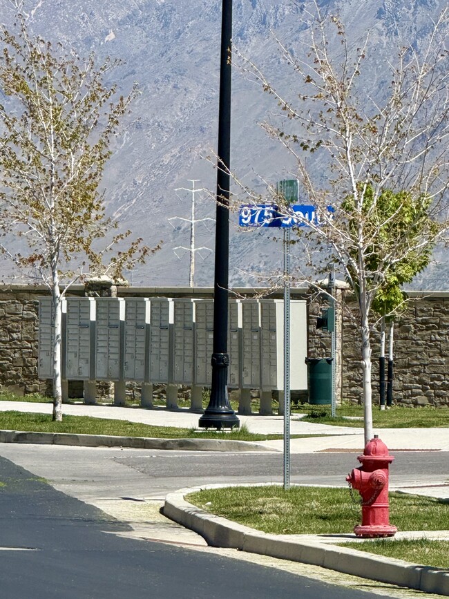 Building Photo - 1063 S 2760 E