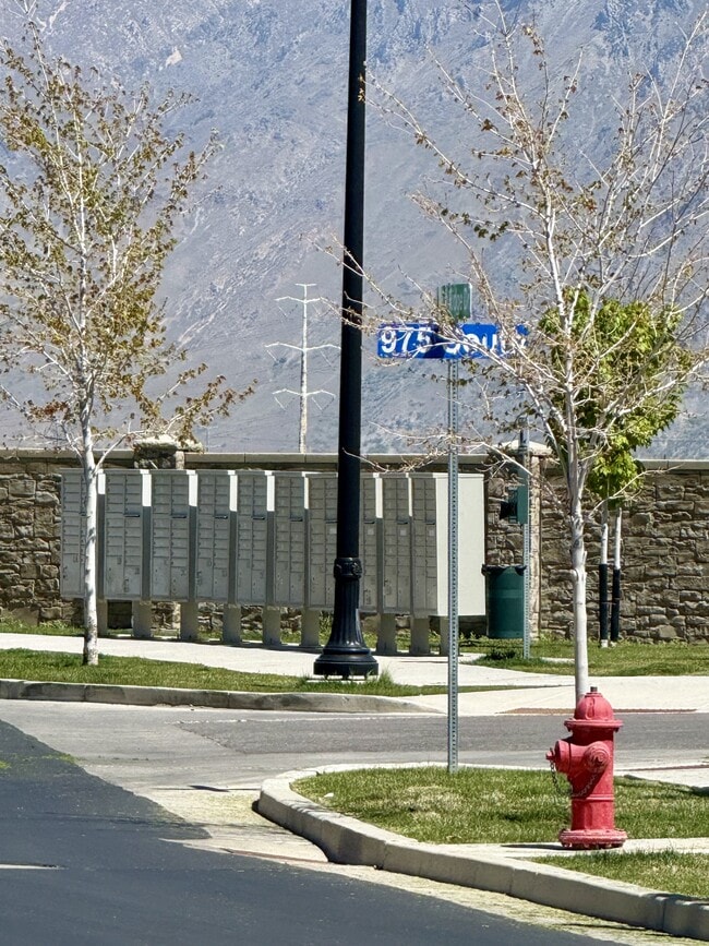Building Photo - 1063 S State Rd