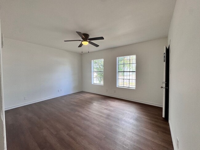 Building Photo - ONE BEDROOM APT WITH WATER PAID