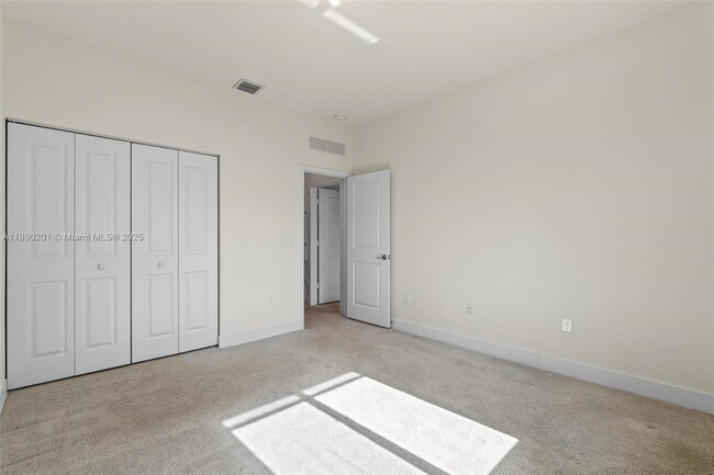 Building Photo - 4612 NW 83rd Pkwy