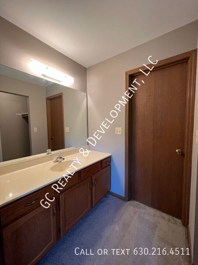 Building Photo - 737 Candleridge Ct