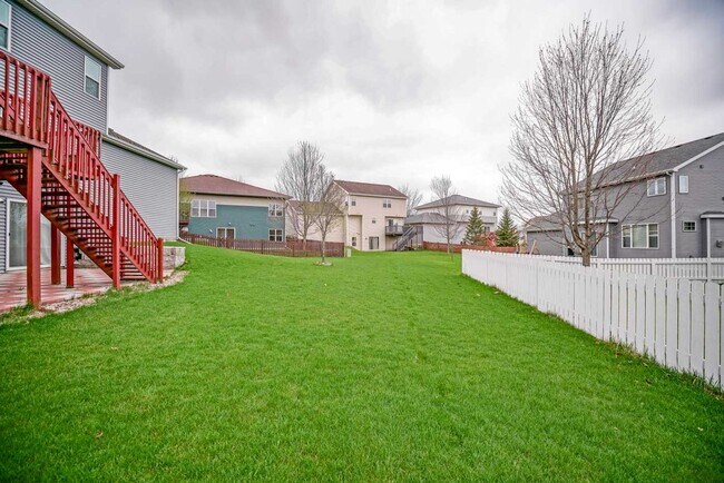 Building Photo - 818 Redan Dr