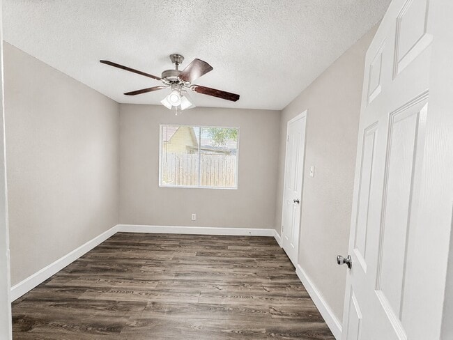 Building Photo - 10806 Parkland Woods Dr