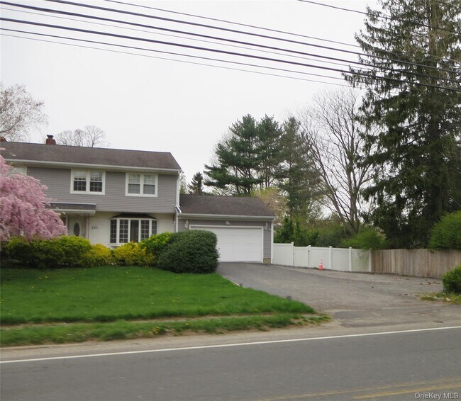 Building Photo - 327 Town Line Rd