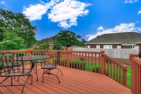 Building Photo - 115 Willow Oak Loop