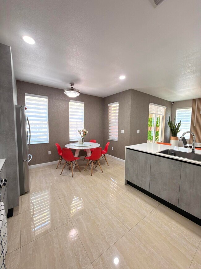 Building Photo - 7407 NW 108th Path
