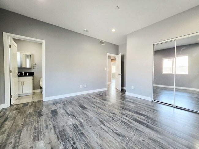 Building Photo - 631 W 83rd St