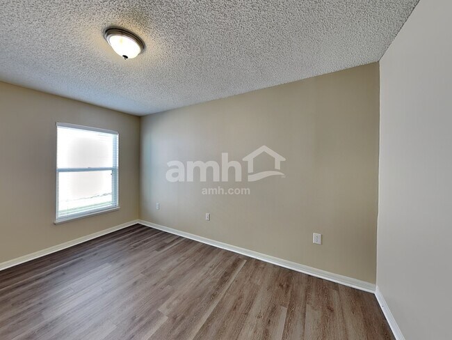 Building Photo - 16027 Dorchester Blvd