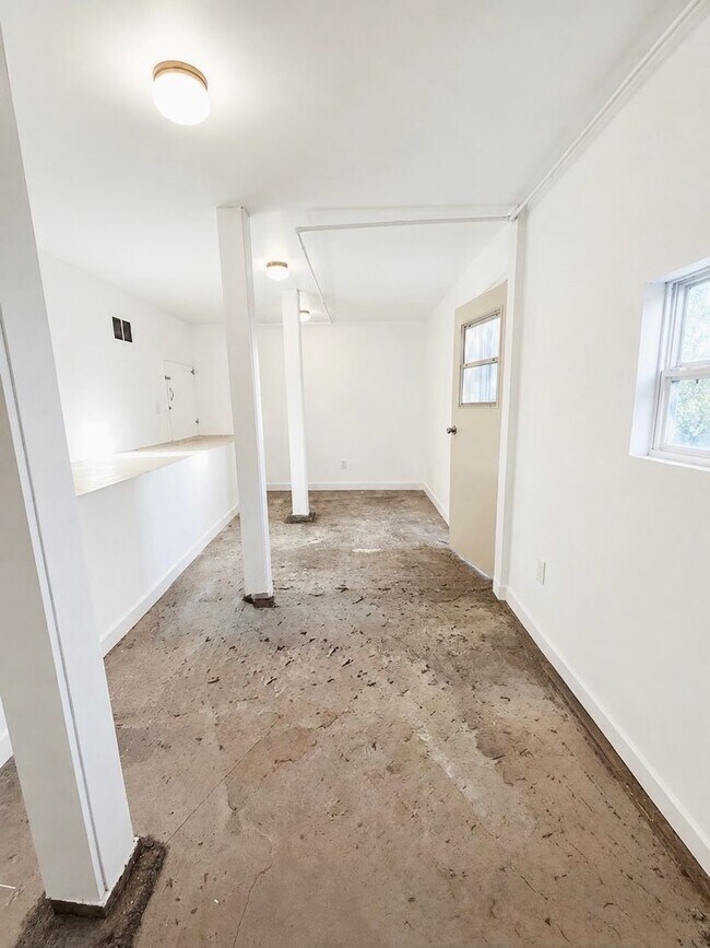Building Photo - 1343 Quintero St