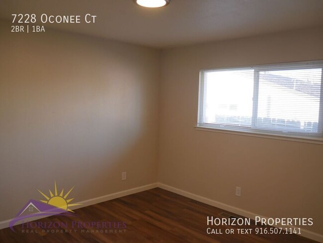 Building Photo - 2 Bed 1 Bath 827 Sq. Ft. Citrus Heights Du...