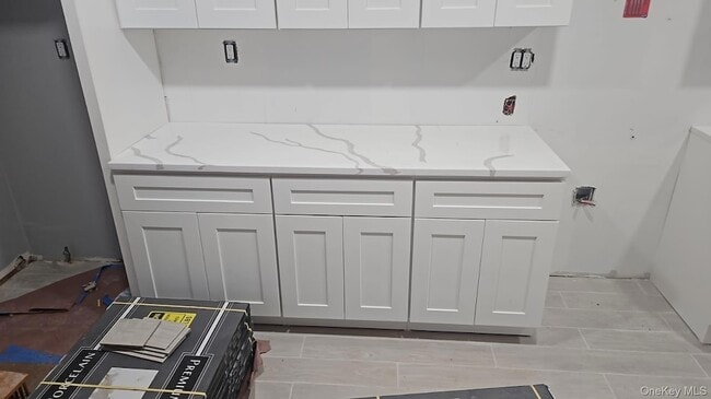 Building Photo - 8 Dee Pl