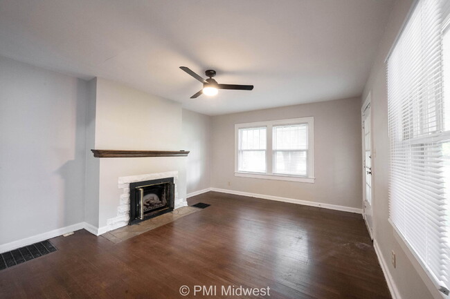 Building Photo - "Charming 3-Bedroom Retreat with Hardwood ...